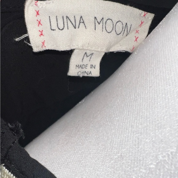 *LUNA MOON* Short Sleeve Embroidered Blouse SIZE Medium - Picture 3 of 4
